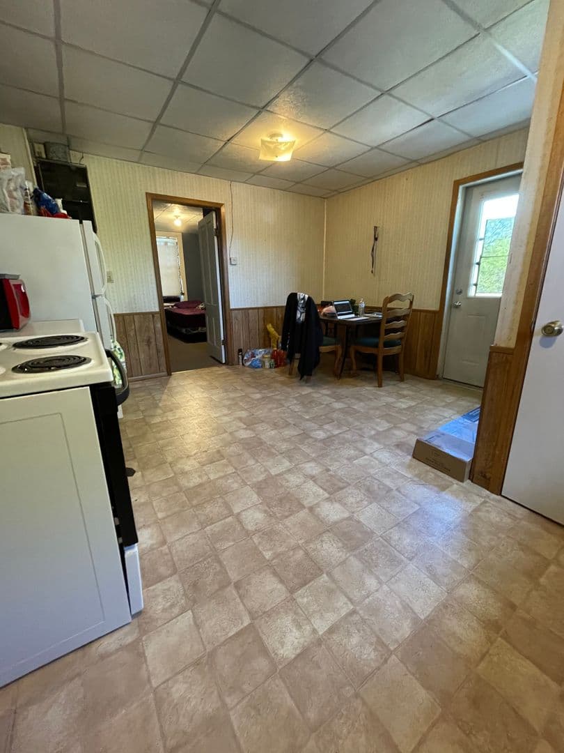 La Crosse Apartment: 1018 Pine Street #8