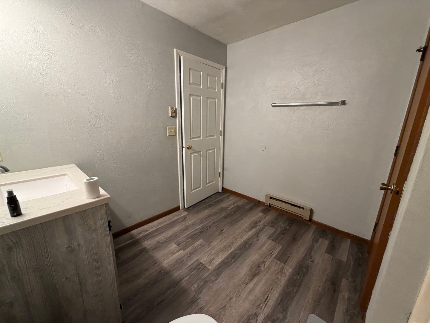 La Crosse Apartment: 410 10th St N - Apt 05