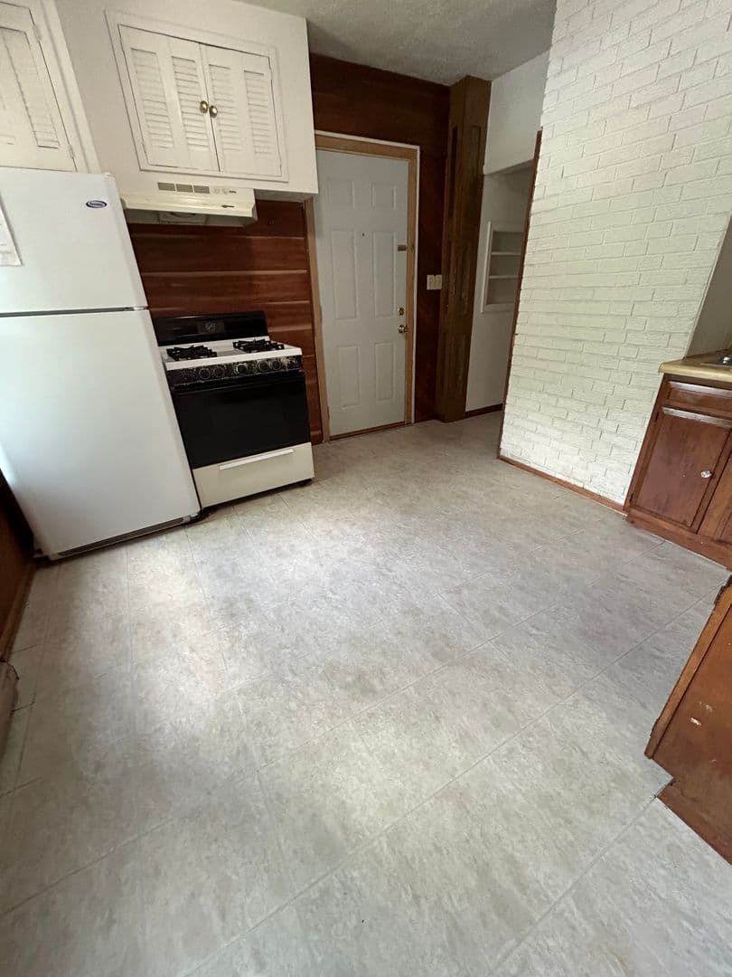 La Crosse Apartment: 830 Cass St