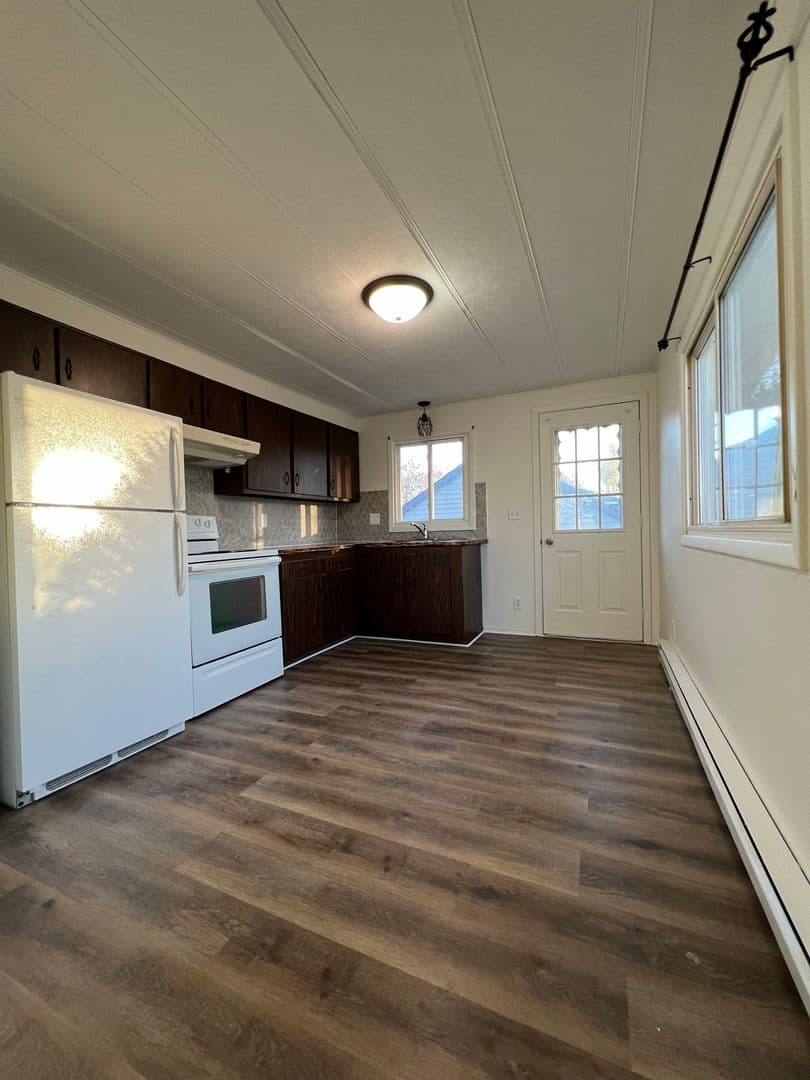 La Crosse Apartment: 2810/2812 Onalaska Ave