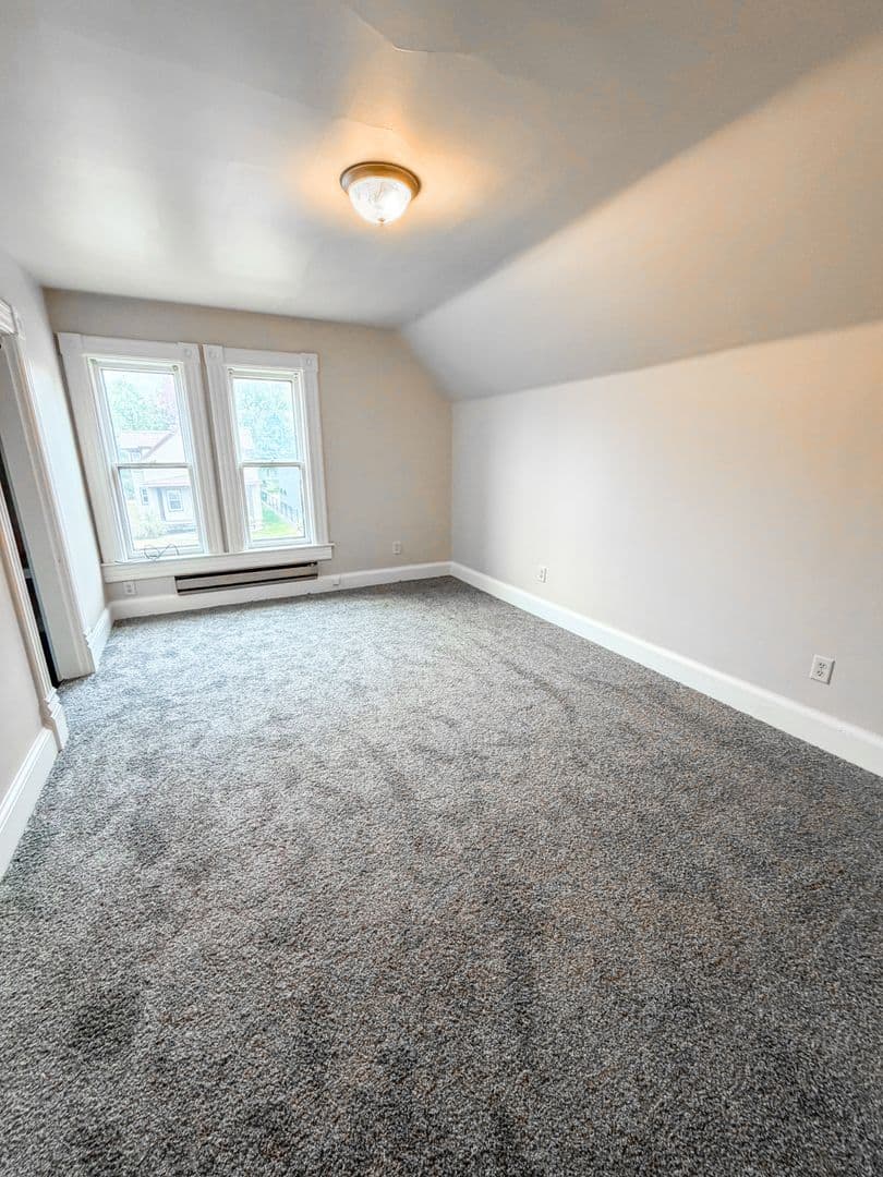 La Crosse Apartment: 1512 Market St