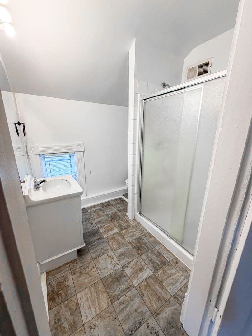 La Crosse Apartment: 1512 Market St