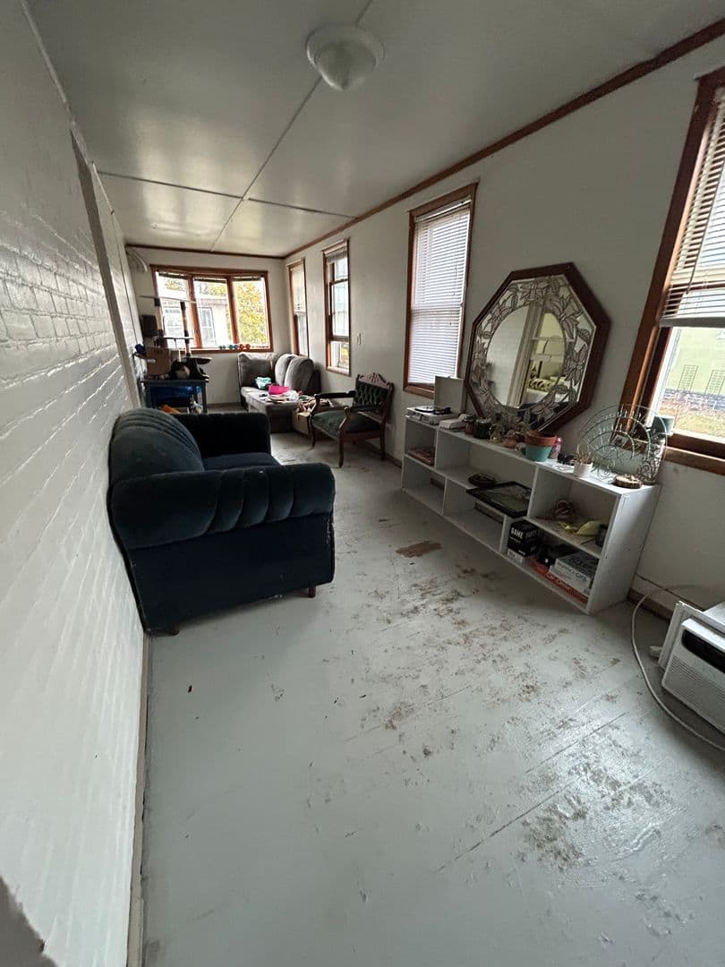 La Crosse Apartment: 824 Cass St