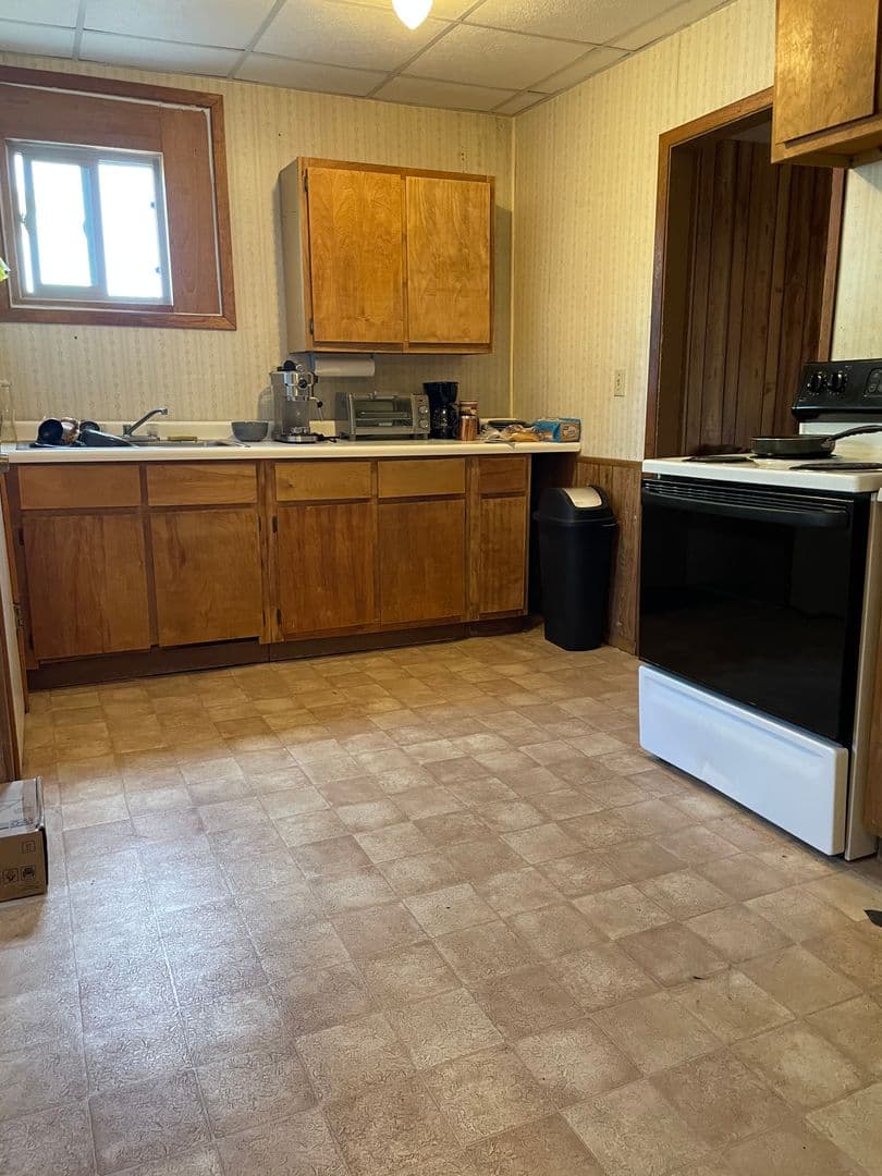 La Crosse Apartment: 1018 Pine Street #8