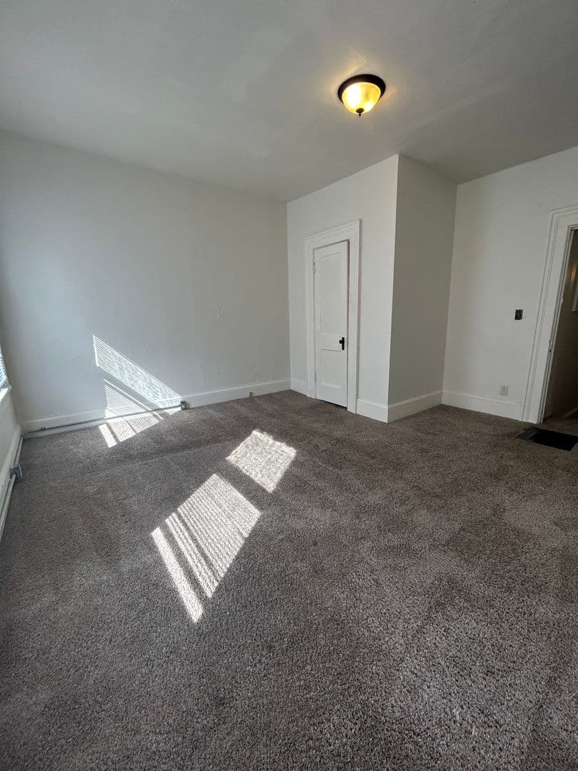 La Crosse Apartment: 137 9th St S