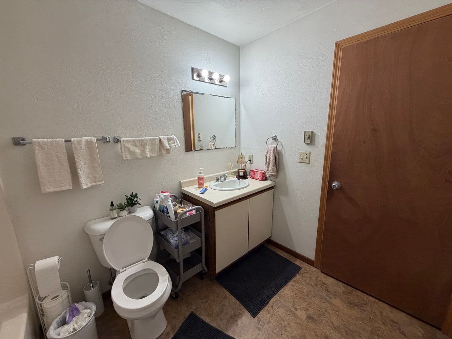 La Crosse Apartment: 410 10th St N - Apt 06