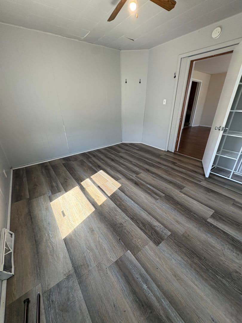 La Crosse House: 909 La Crosse St