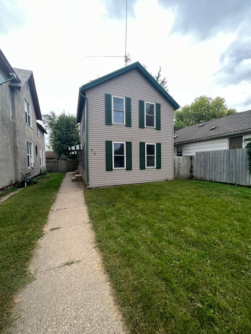 La Crosse House: 413 8th St S