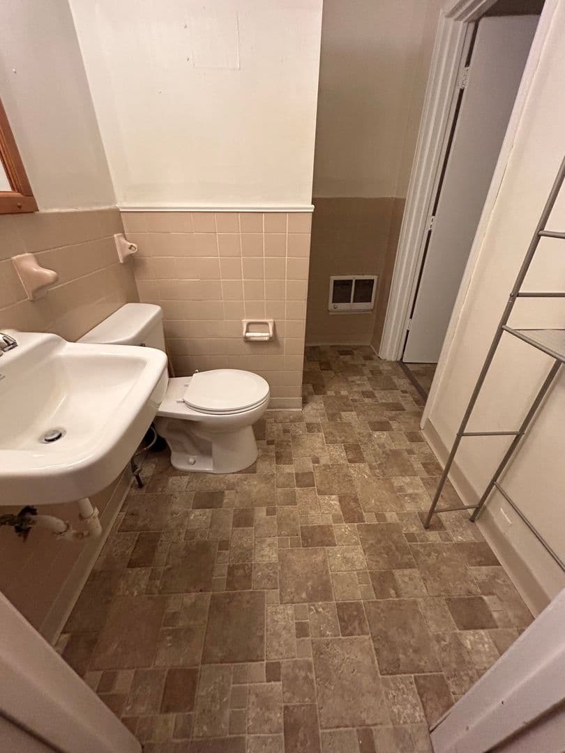 La Crosse Apartment: 828 Cass St