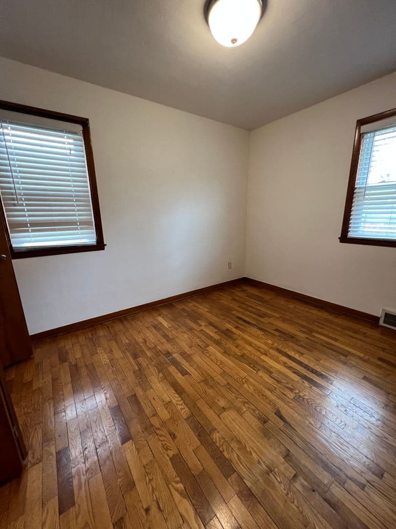 La Crosse House: 3022 Losey Blvd S