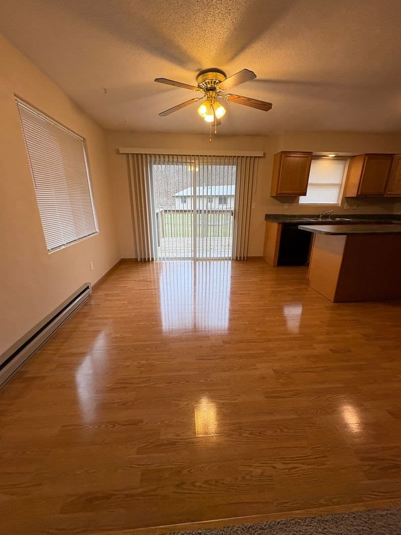 Holmen Apartment: 801 Evergreen Dr - Unit 2 - Upper