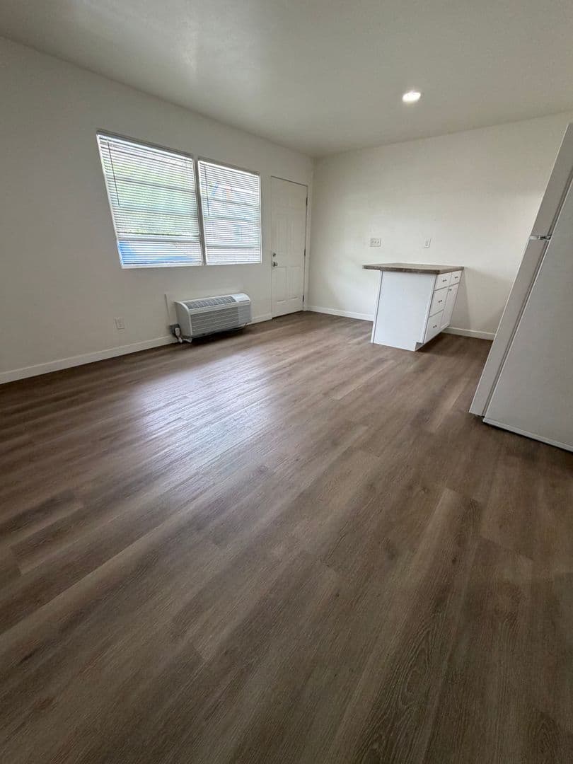 La Crosse Apartment: 1114 5th Ave S