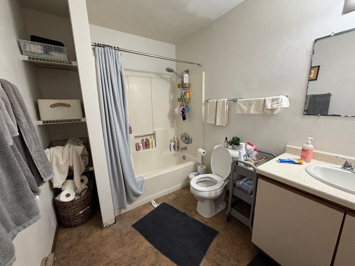 La Crosse Apartment: 410 10th St N - Apt 06