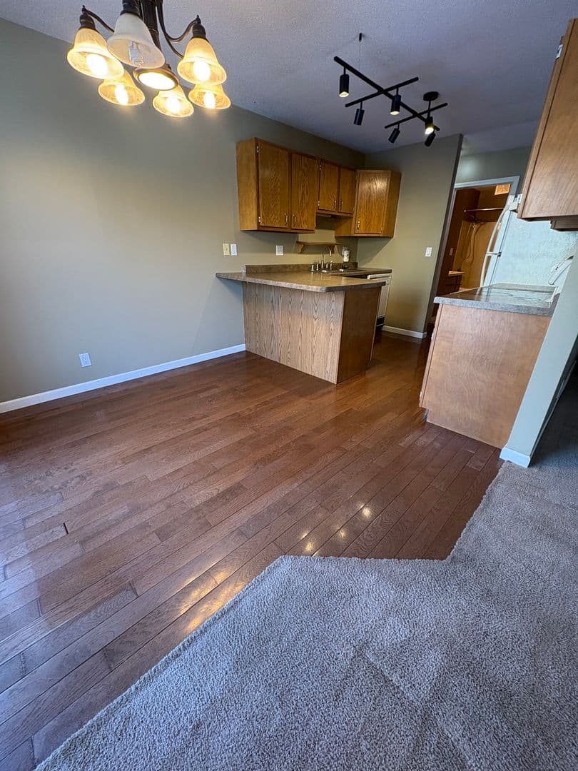 Tomah Apartment: 1156-1158 Grandview Ave