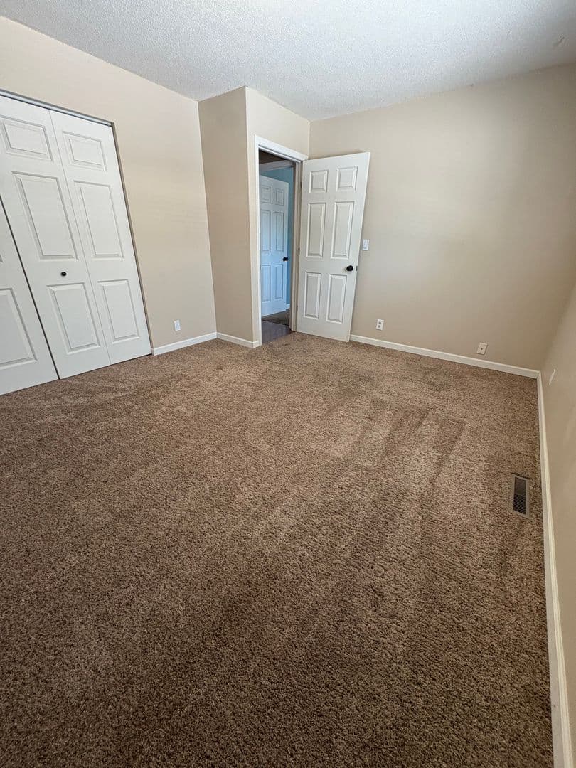 Tomah Apartment: 1156-1158 Grandview Ave