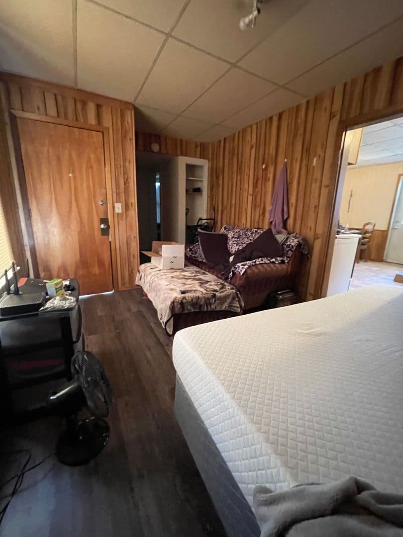 La Crosse Apartment: 1018 Pine Street #8