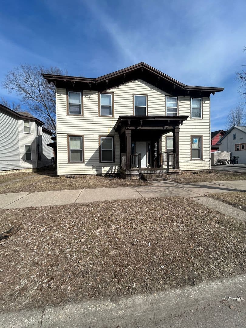 La Crosse Apartment: 137 9th St S