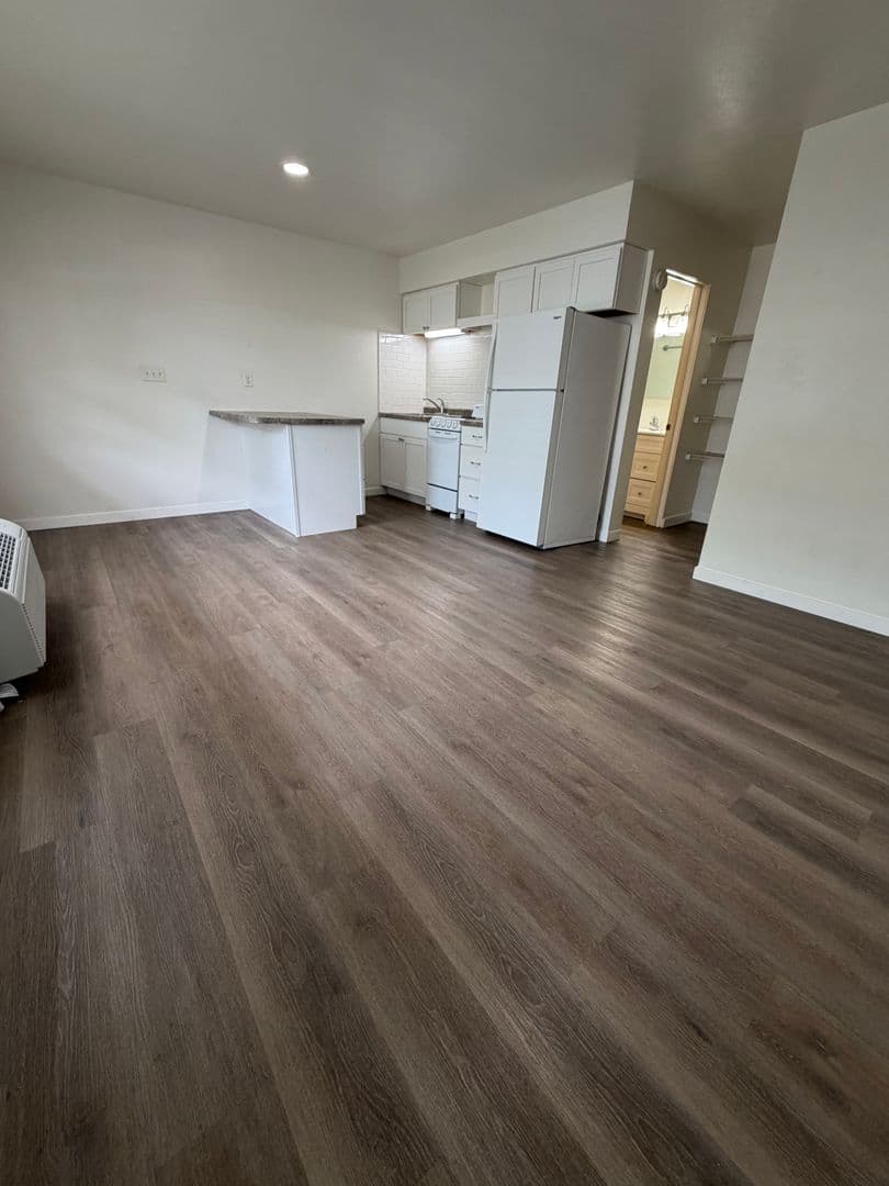 La Crosse Apartment: 1114 5th Ave S