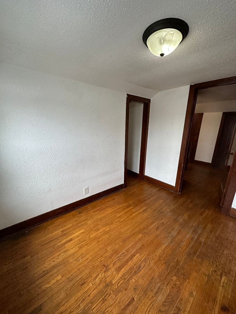 La Crosse House: 725 24th St N