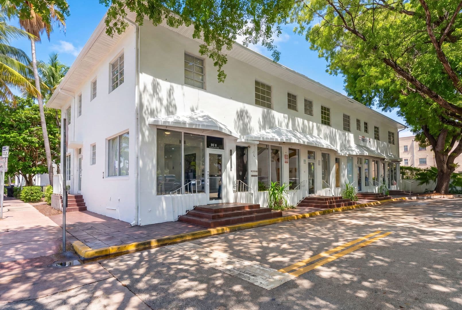 Miami Beach Apartment: 901 Pennsylvania Ave