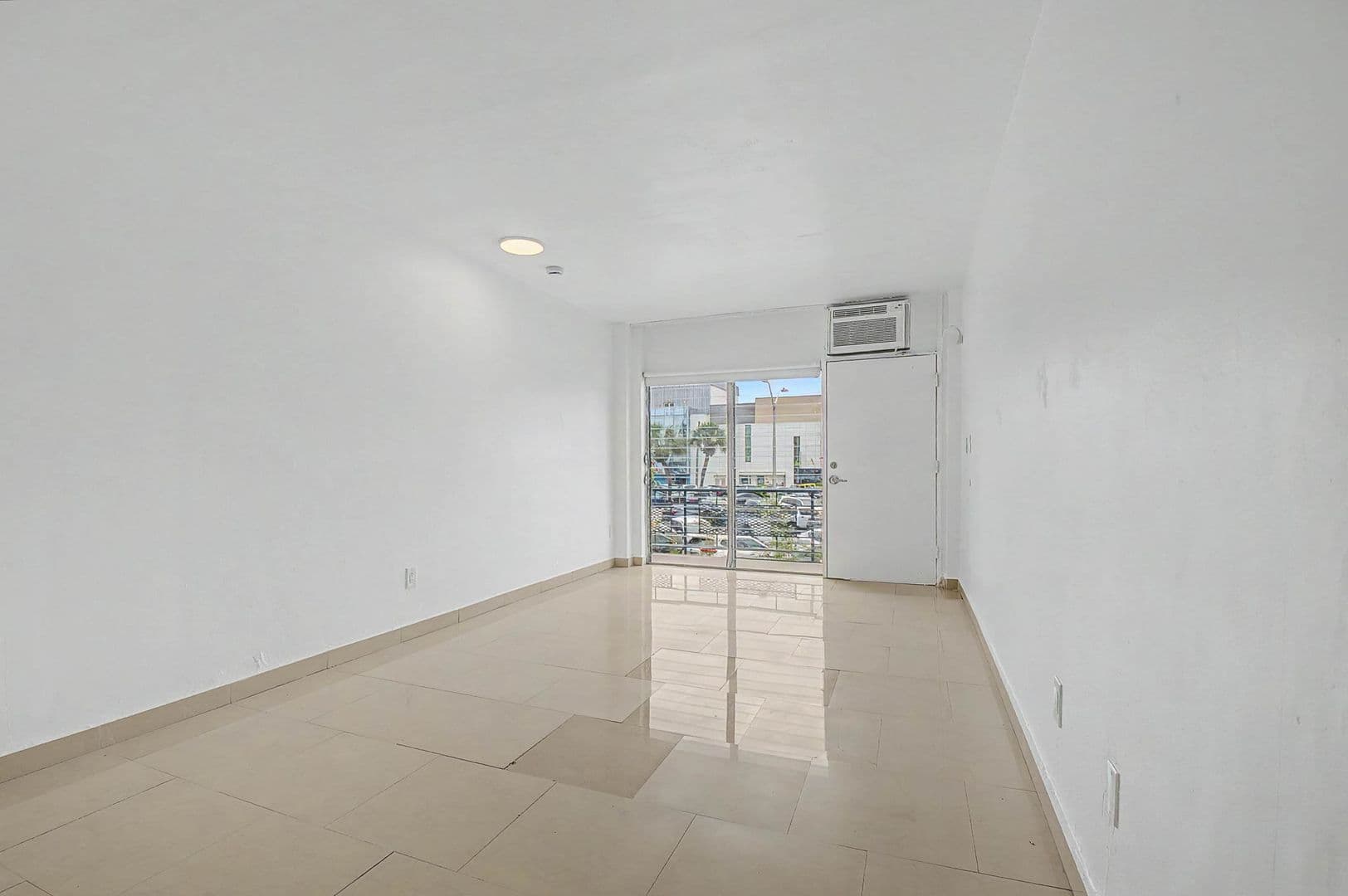 Miami Beach Apartment: 1685 Jefferson Ave
