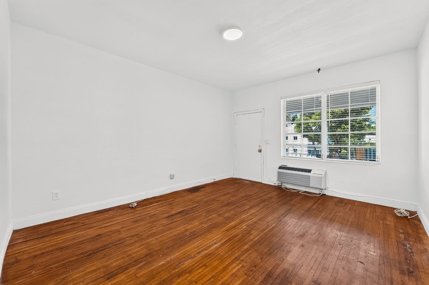 Miami Beach Apartment: 901 Pennsylvania Ave