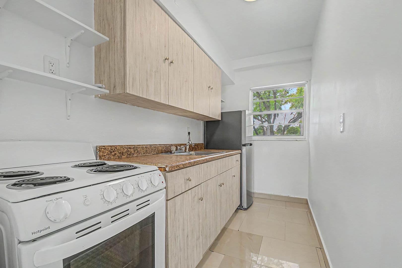 Miami Beach Apartment: 1685 Jefferson Ave