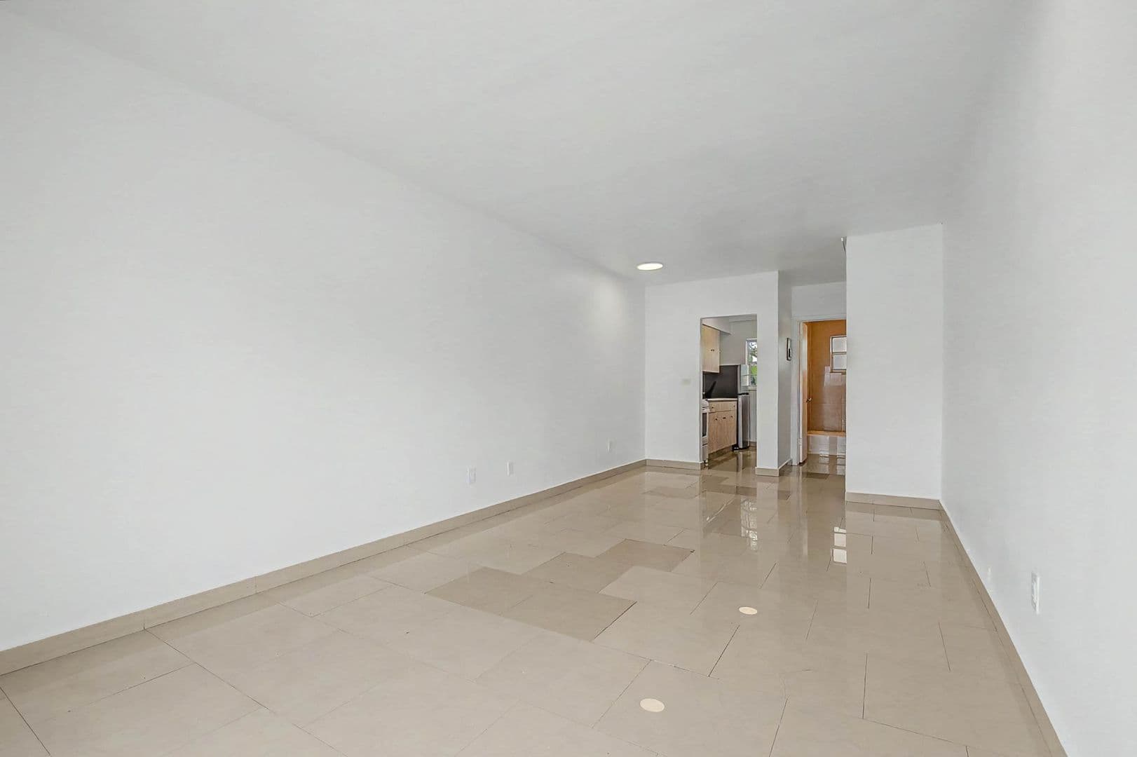 Miami Beach Apartment: 1685 Jefferson Ave