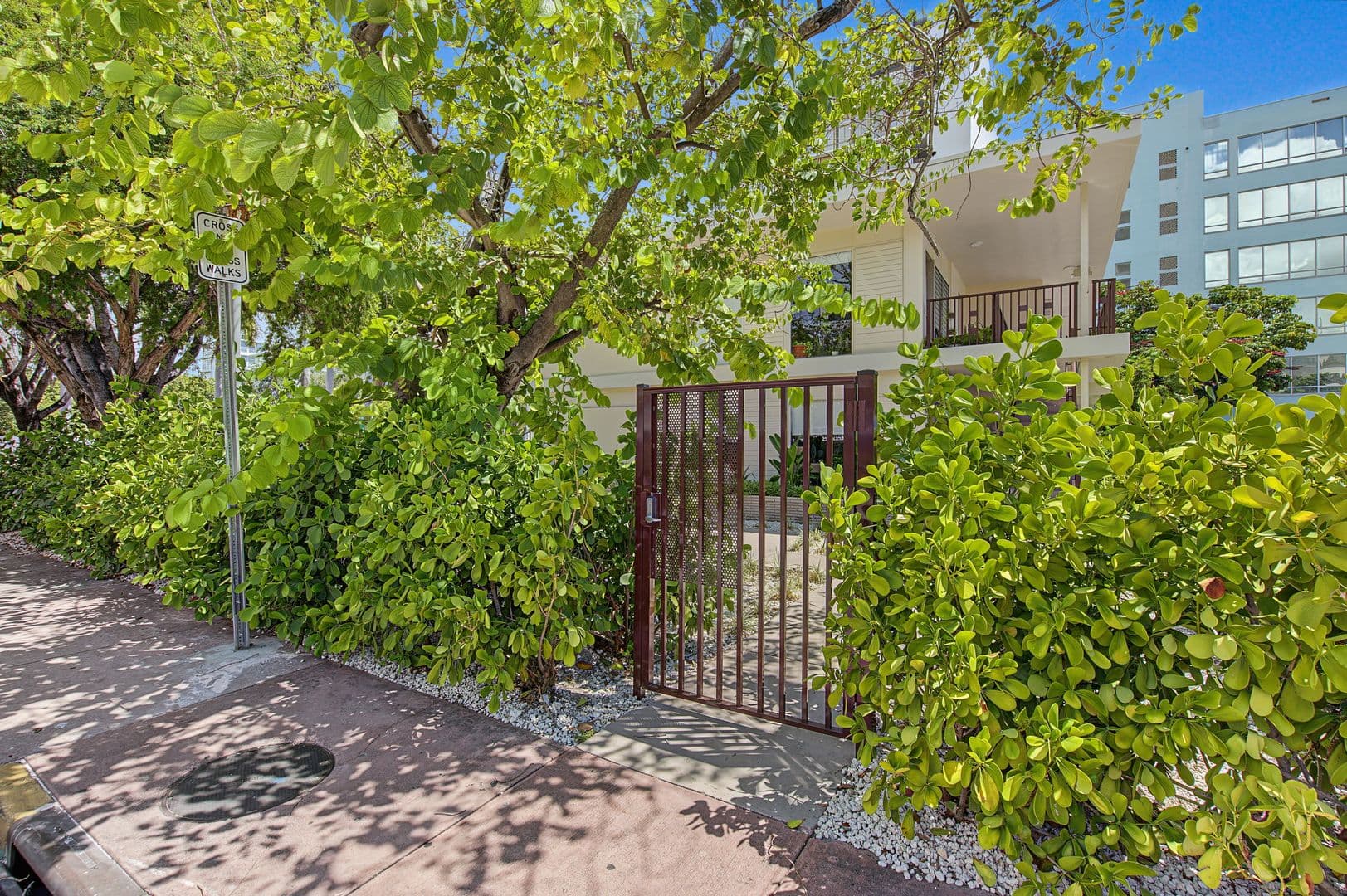 Miami Beach Apartment: 1685 Jefferson Ave