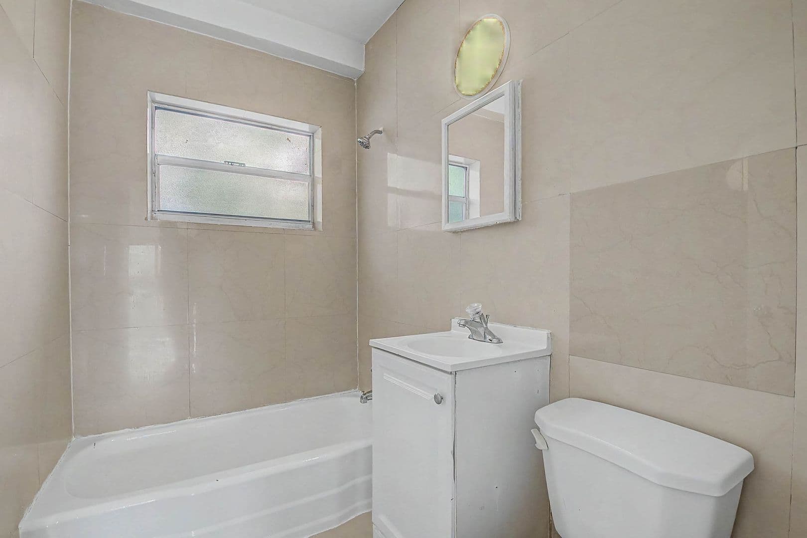 Miami Beach Apartment: 1685 Jefferson Ave