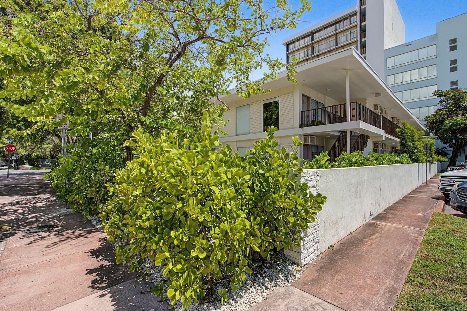 Miami Beach Apartment: 1685 Jefferson Ave