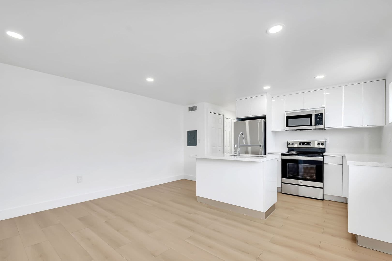 Miami Apartment: 1632 NW 16th Terrace - Unit 6