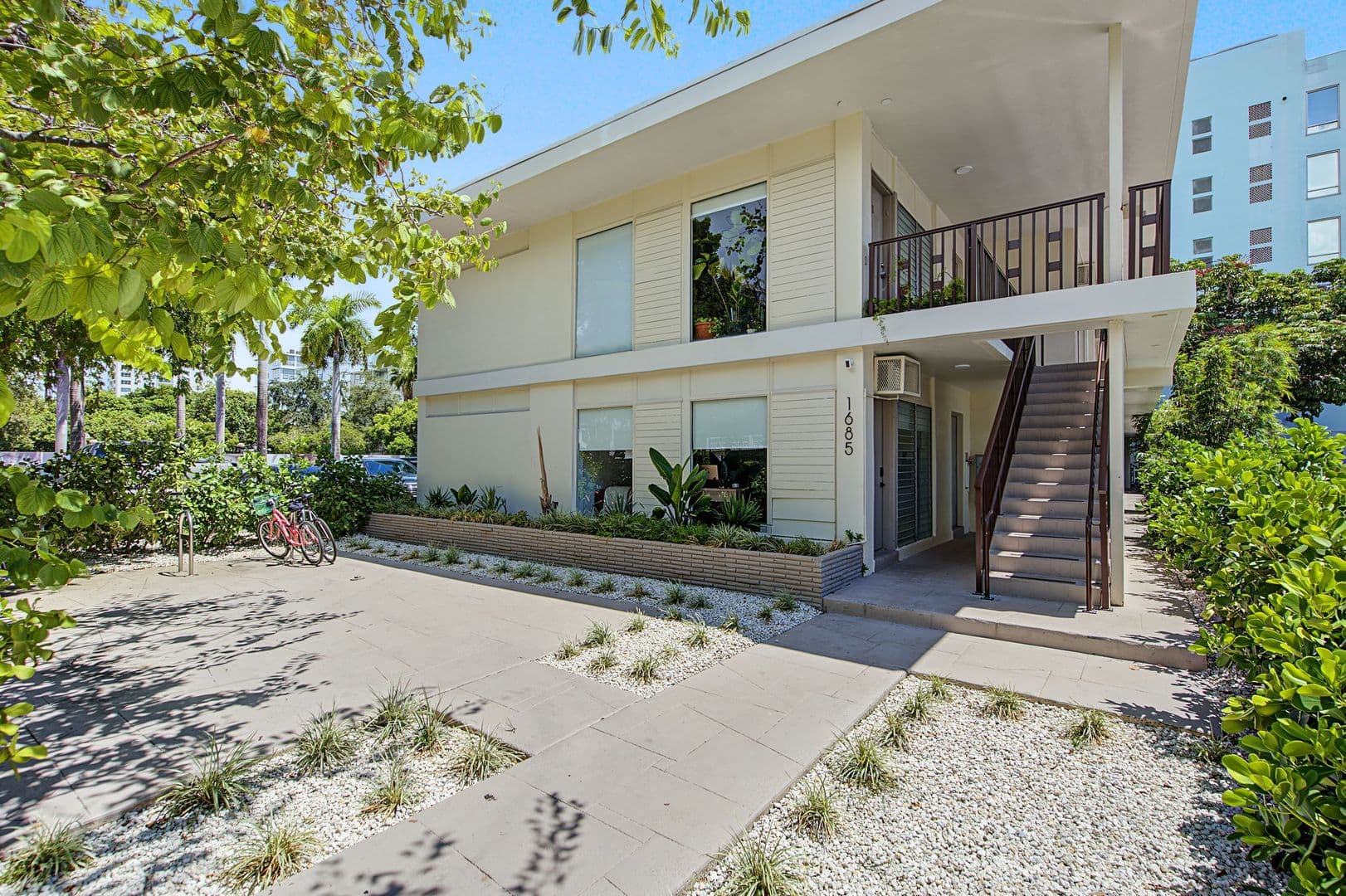 Miami Beach Apartment: 1685 Jefferson Ave