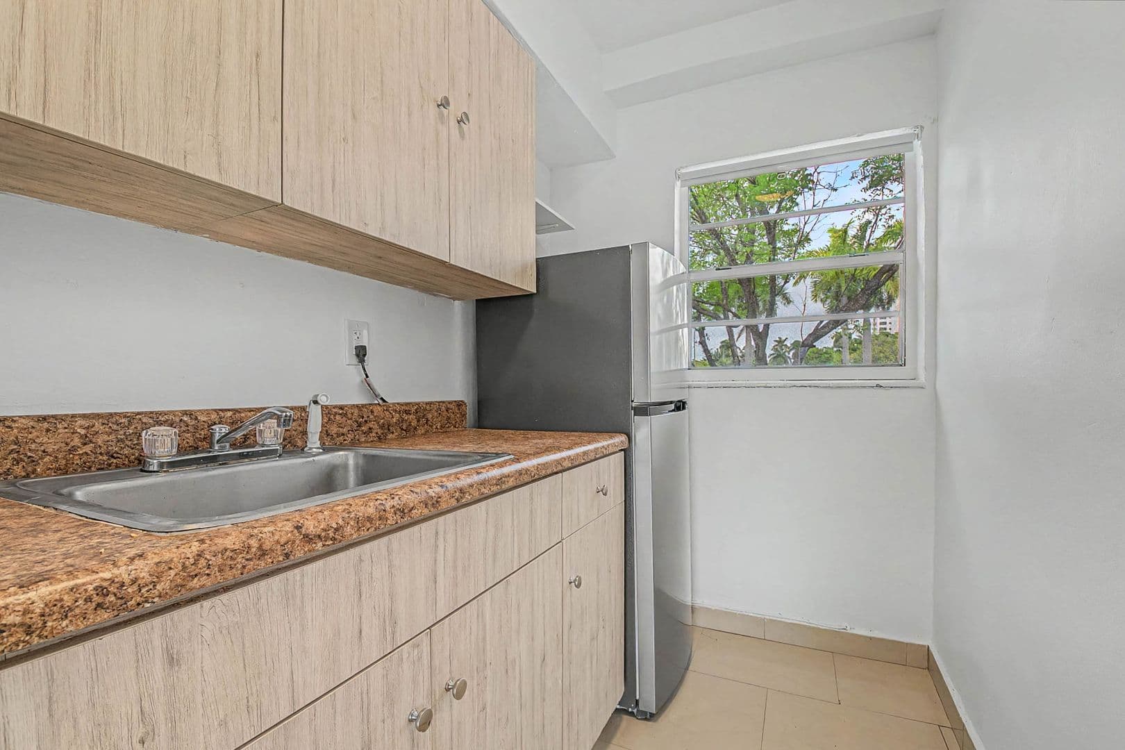 Miami Beach Apartment: 1685 Jefferson Ave