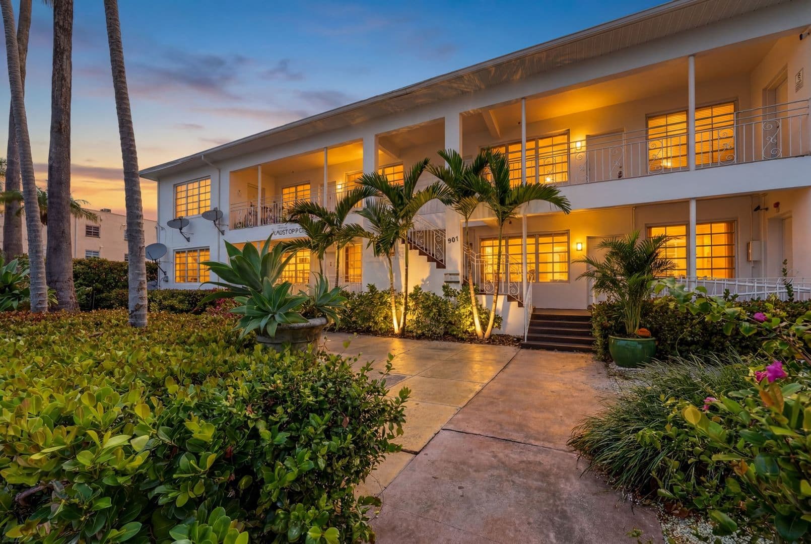 Miami Beach Apartment: 901 Pennsylvania Ave