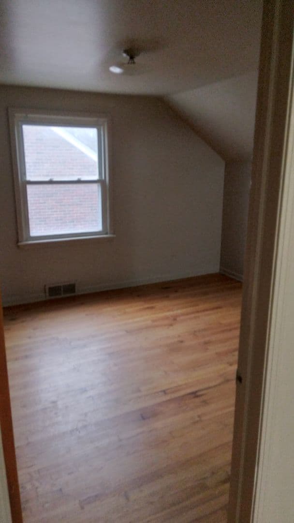 Warren House: 21099 Blackmar