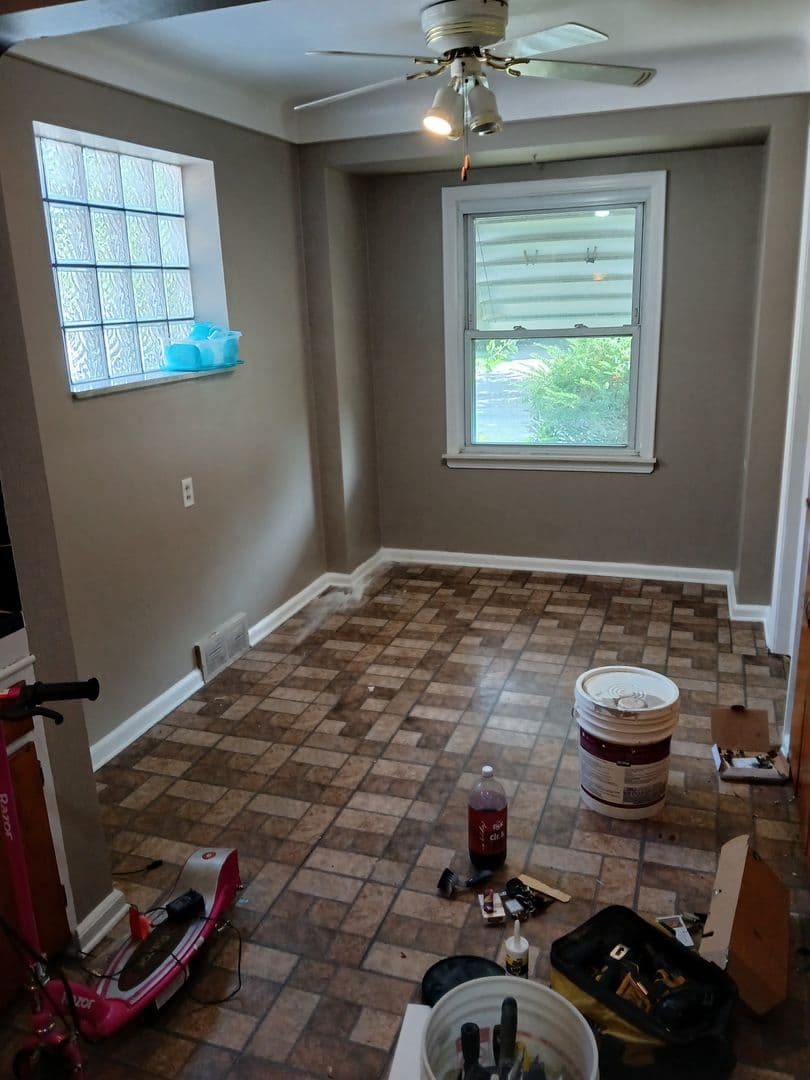 Warren House: 21099 Blackmar