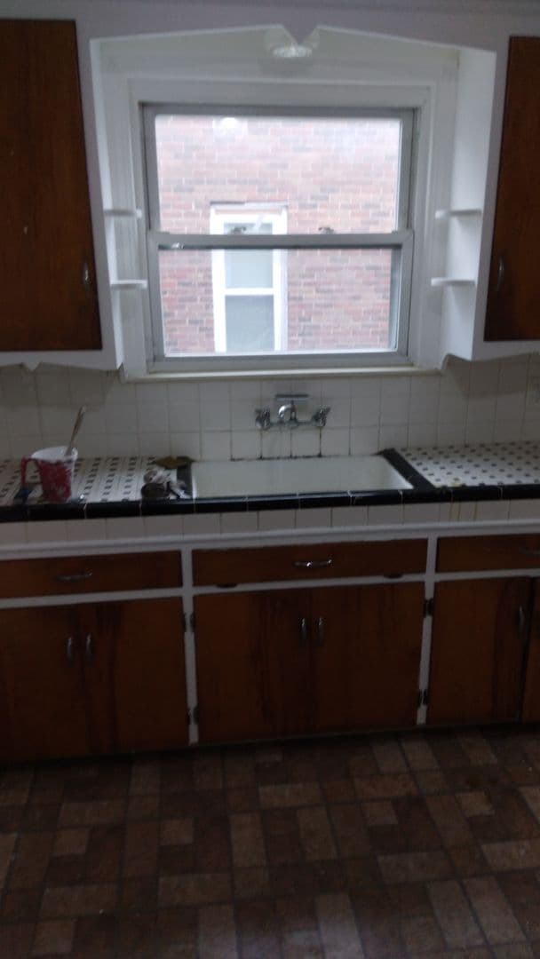 Warren House: 21099 Blackmar
