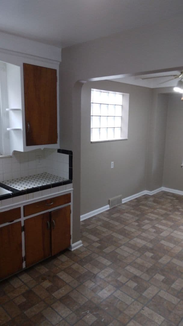 Warren House: 21099 Blackmar