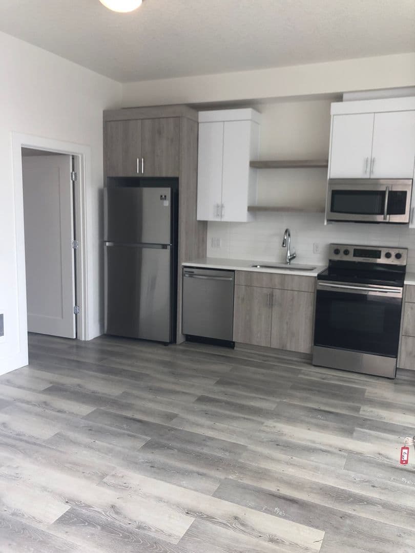 Portland Apartment: 420 NE Simpson St.