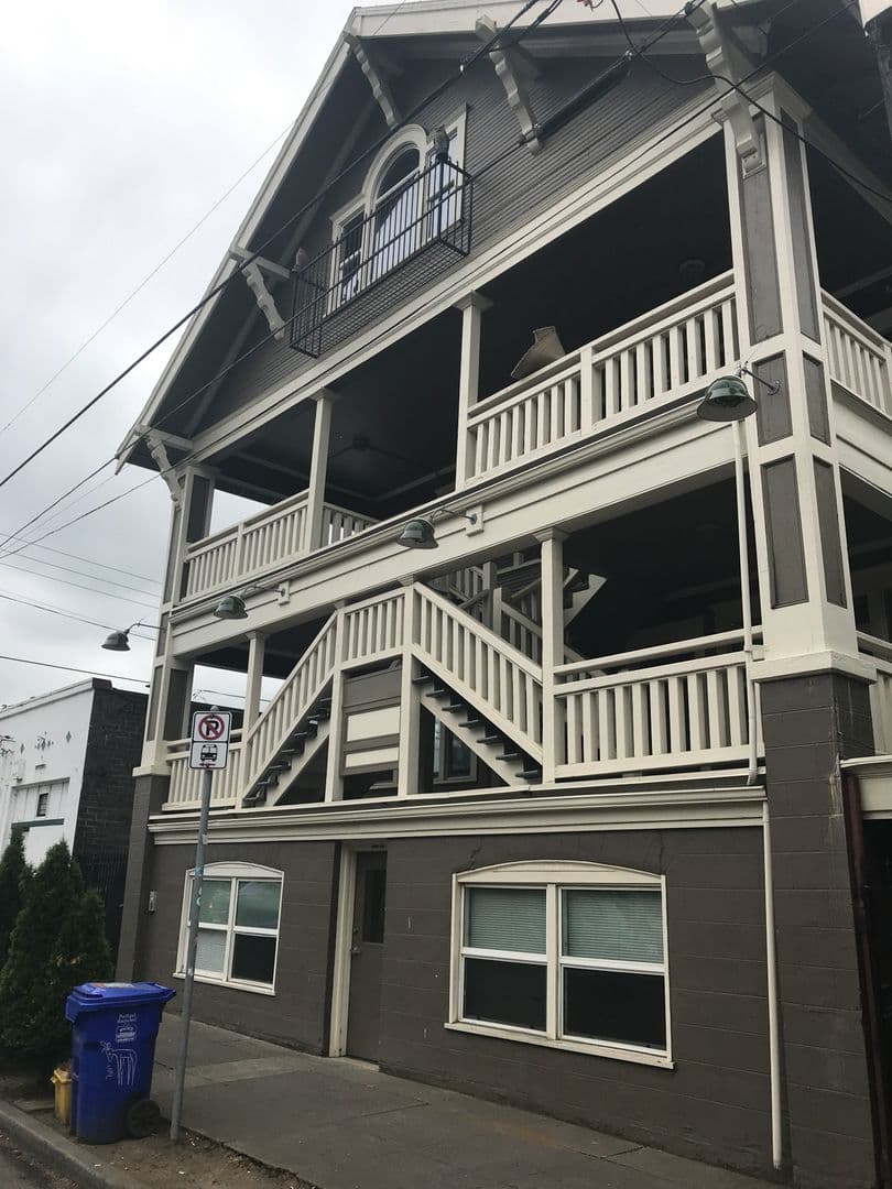 Portland Apartment: 4922-4930 N. Albina Ave.