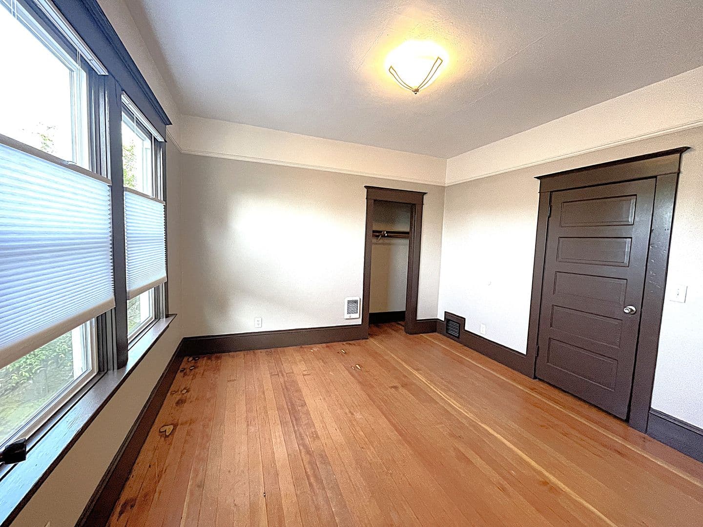 Portland Apartment: 4922-4930 N. Albina Ave.