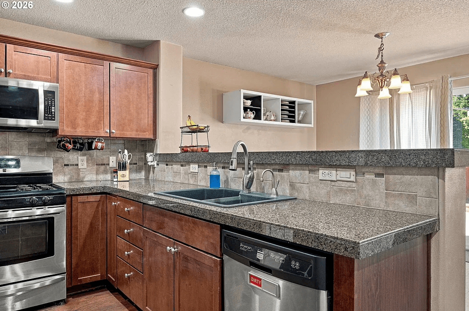 Canby House: 828 NW 1st Ave.