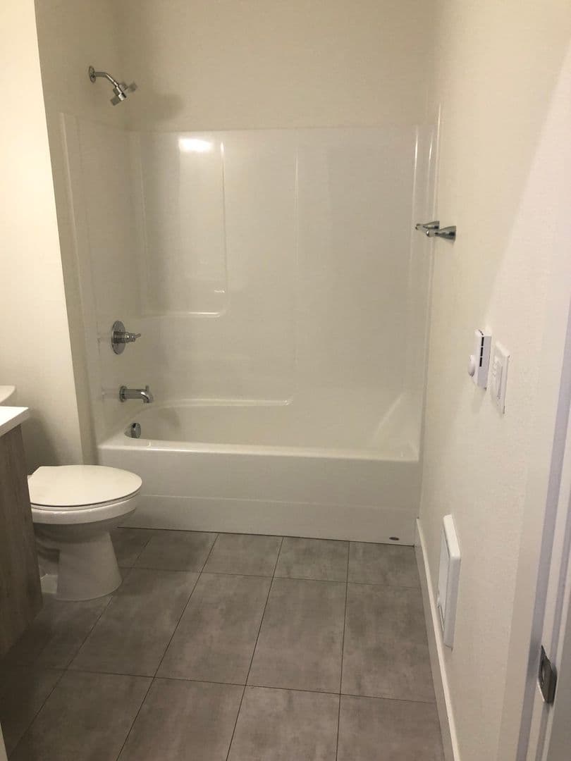 Portland Apartment: 420 NE Simpson St.