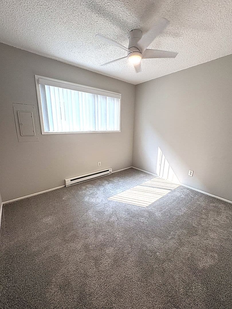 Portland Apartment: 5330 Southeast Lafayette St.