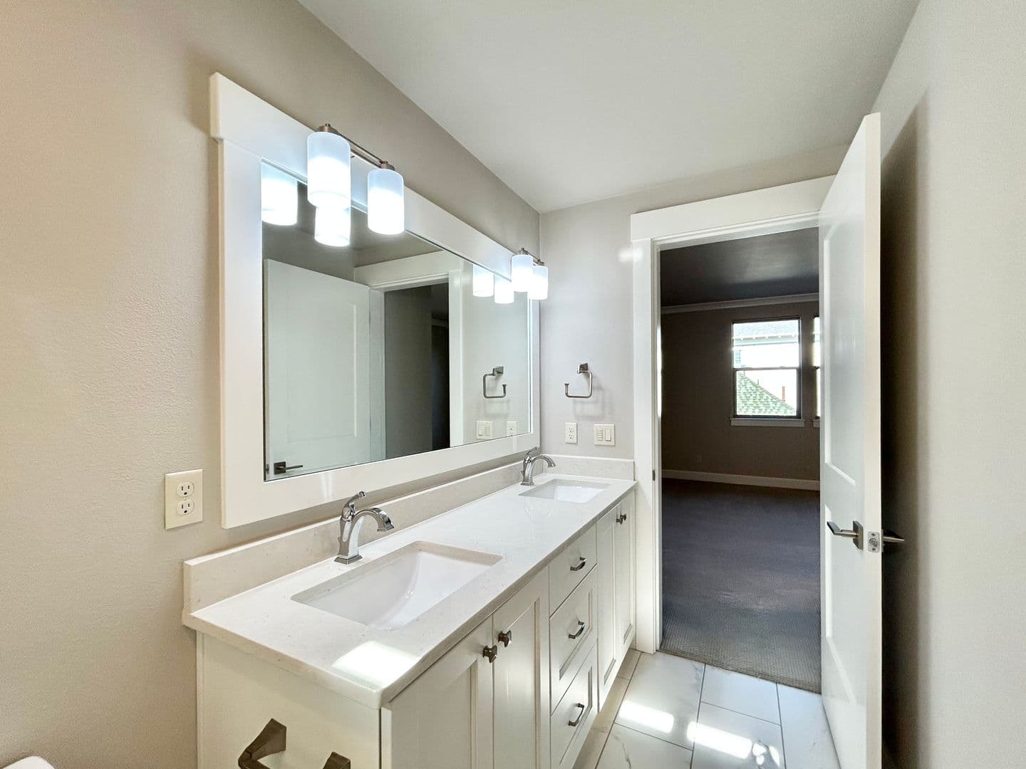 Portland House: 1805 SE Madison St. #203