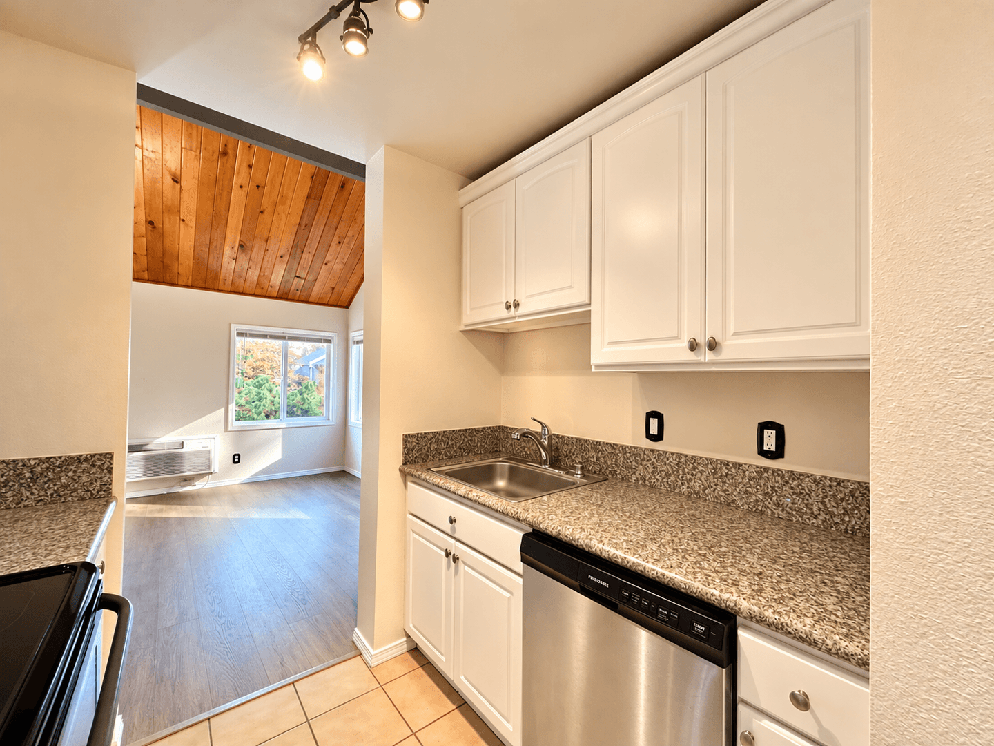 Lake Oswego House: 4643 Lakeview Blvd.