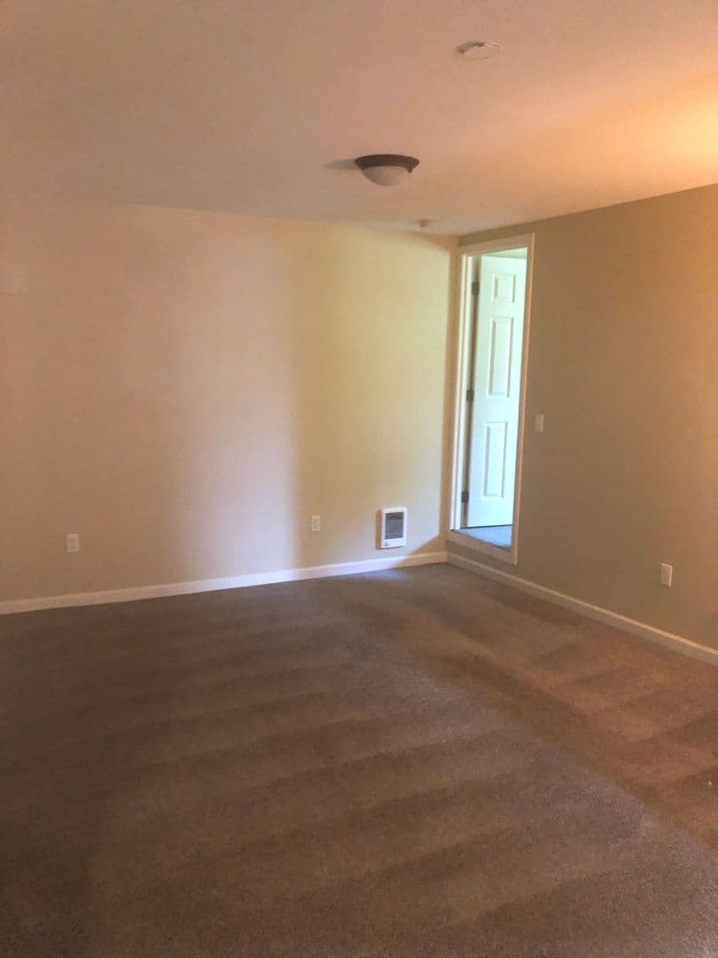 Portland Apartment: 4737 SE 28th Ave.