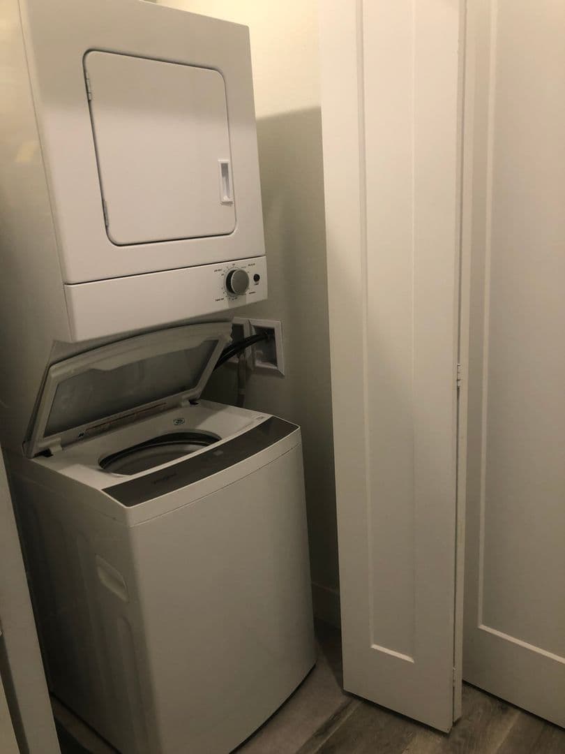 Portland Apartment: 420 NE Simpson St.