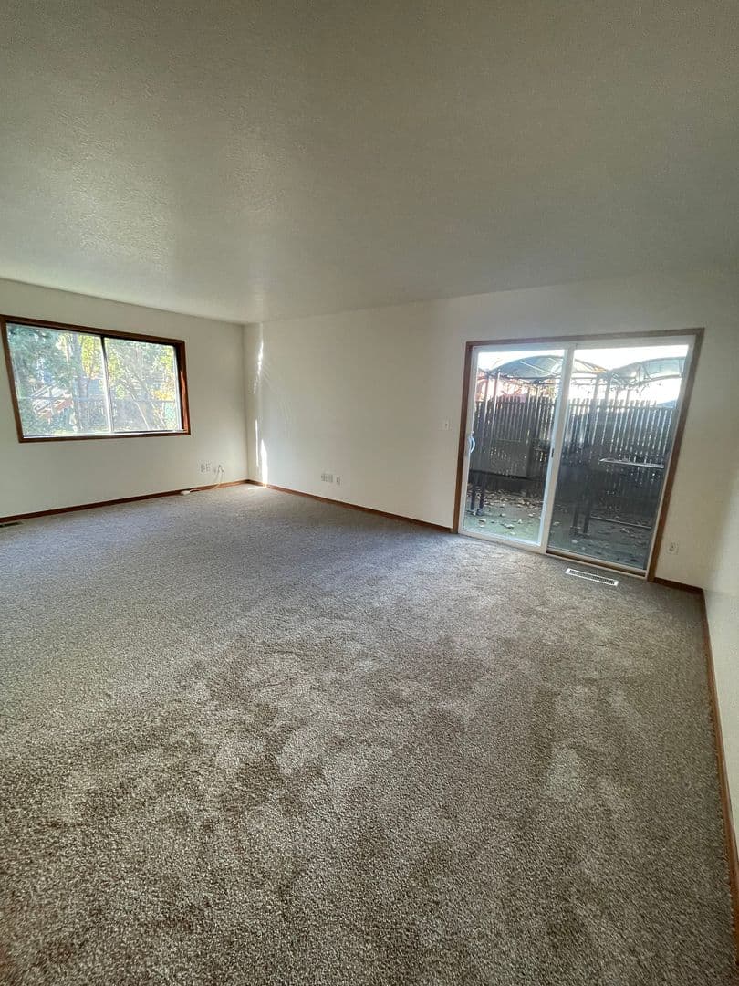 Portland Apartment: 8123-8125 SE Morrison St.